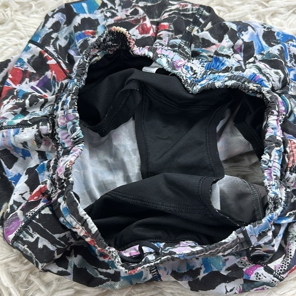 Lululemon Hotty Hot Short II (Long 4") Culture Clash Multi Black / Black - Picture 4 of 7